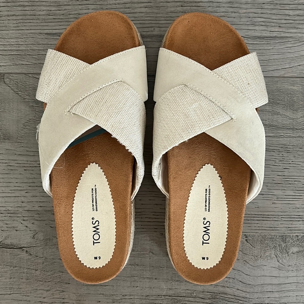 Woman’s TOMS sandals